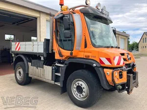 Nosič nářadí Unimog U527