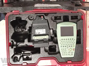 System pomiarowy GNSS Leica, składający się z: