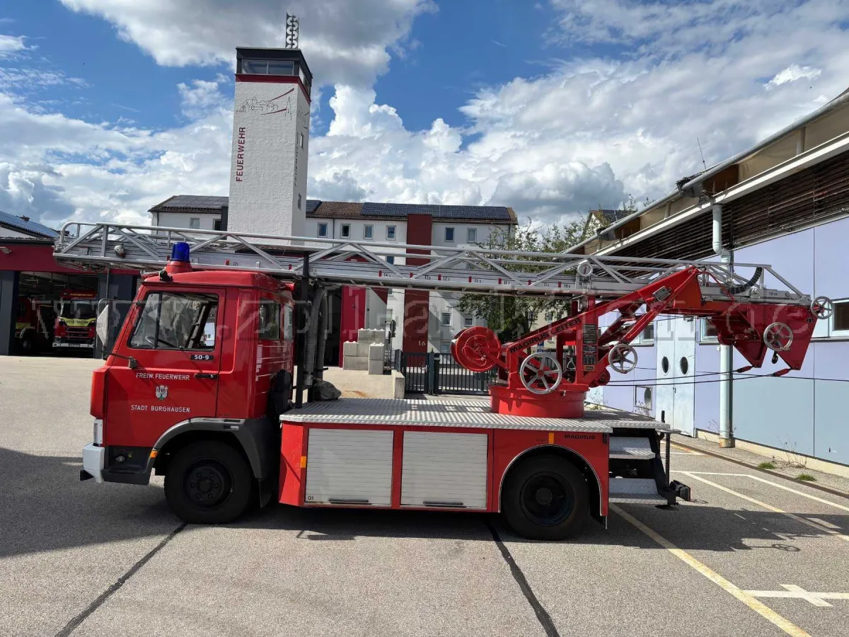1 IVECO-FIAT avec échelle pivotante MAGIRUS pompiers DL 16-4