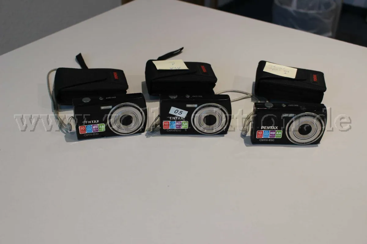 1 zestaw 3 aparatów kompaktowych "E 80" firmy Pentax z uszkodzeniami
