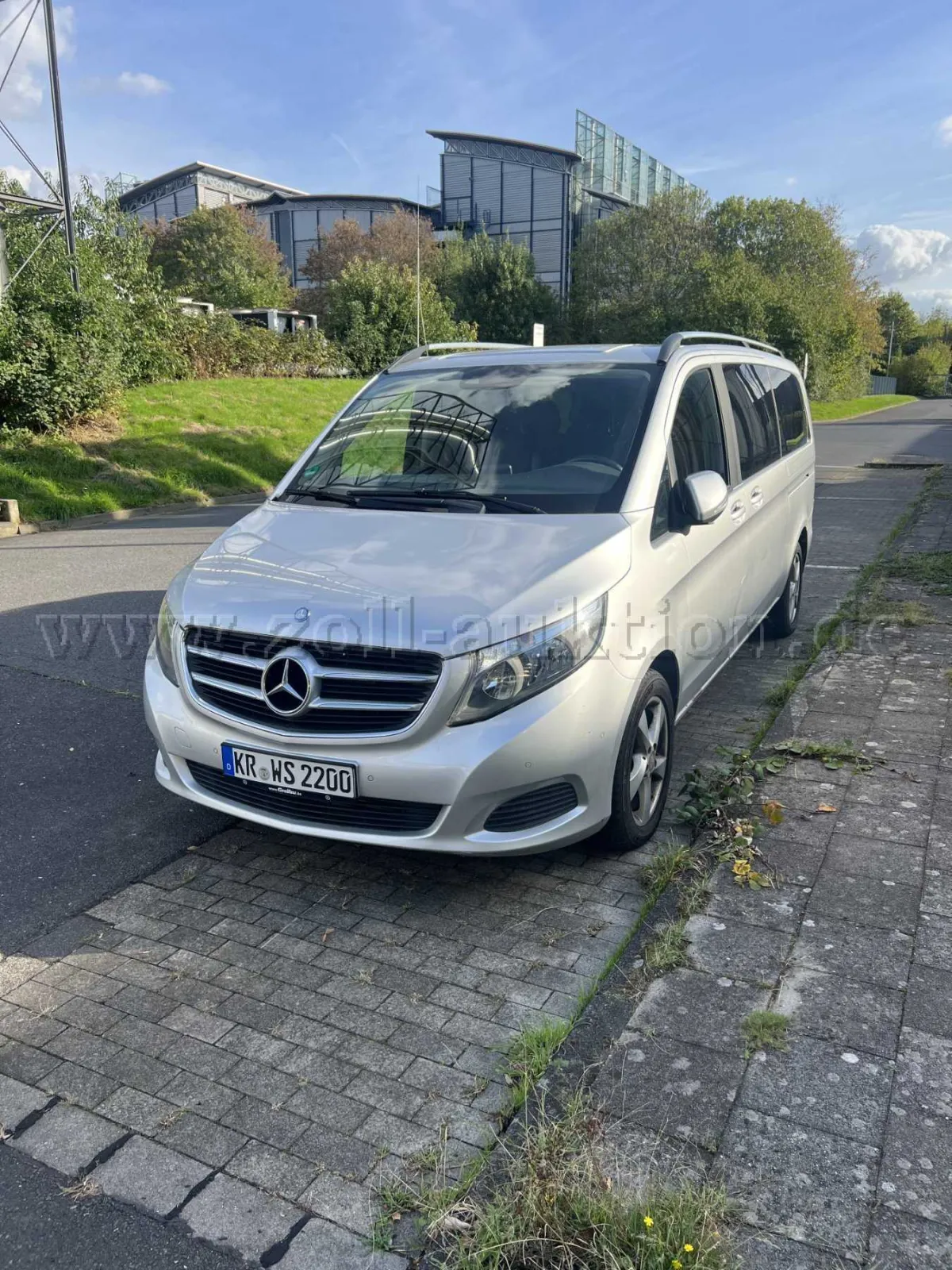 1 Mercedes-Benz V 250 d extralang 4MATIC Edition – 8-местный