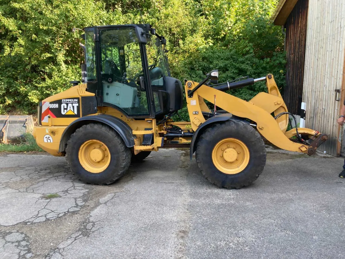 1 CATAPILLAR wheel loader 908H