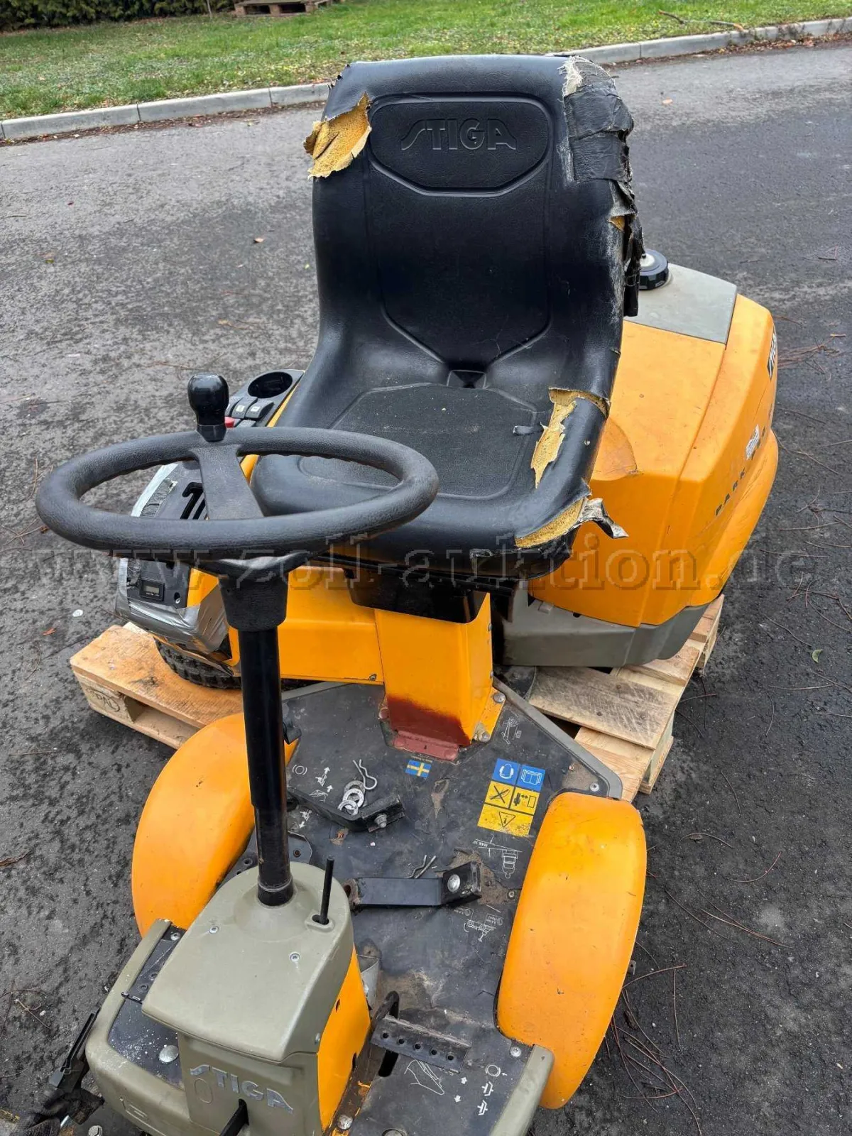 1 tondeuse STIGA Park PRO 20 défectueuse - donneuse de pièces pour démontage
