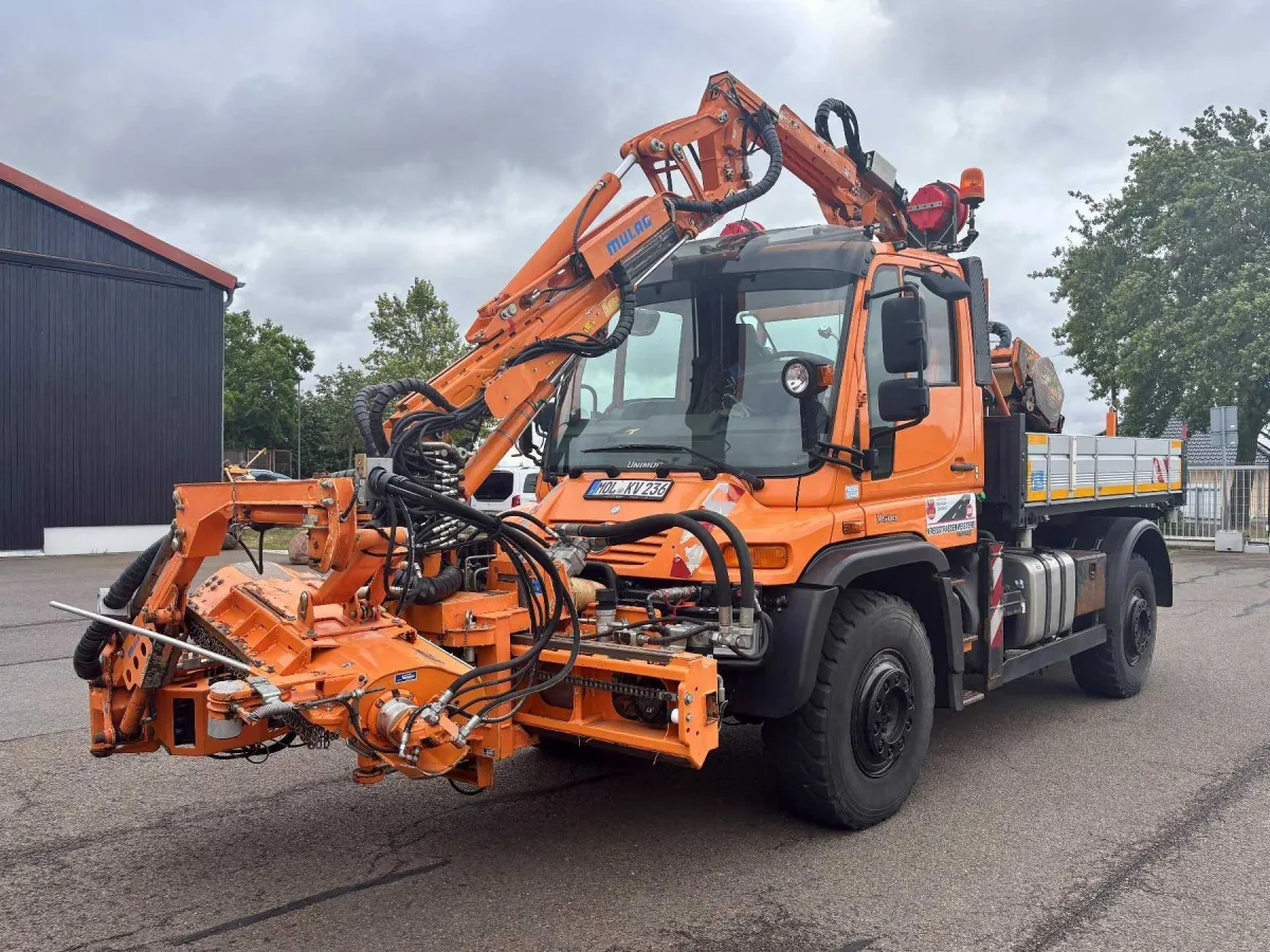 1 Mercedes-Benz Unimog U500 & combinatiemaaier
