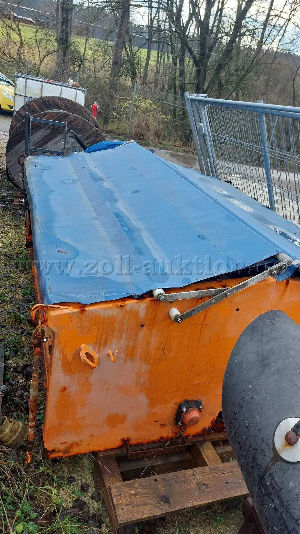 1 Schmidt - zoutstrooier vrachtwagen met sneeuwschuif (winterdienstuitrusting)