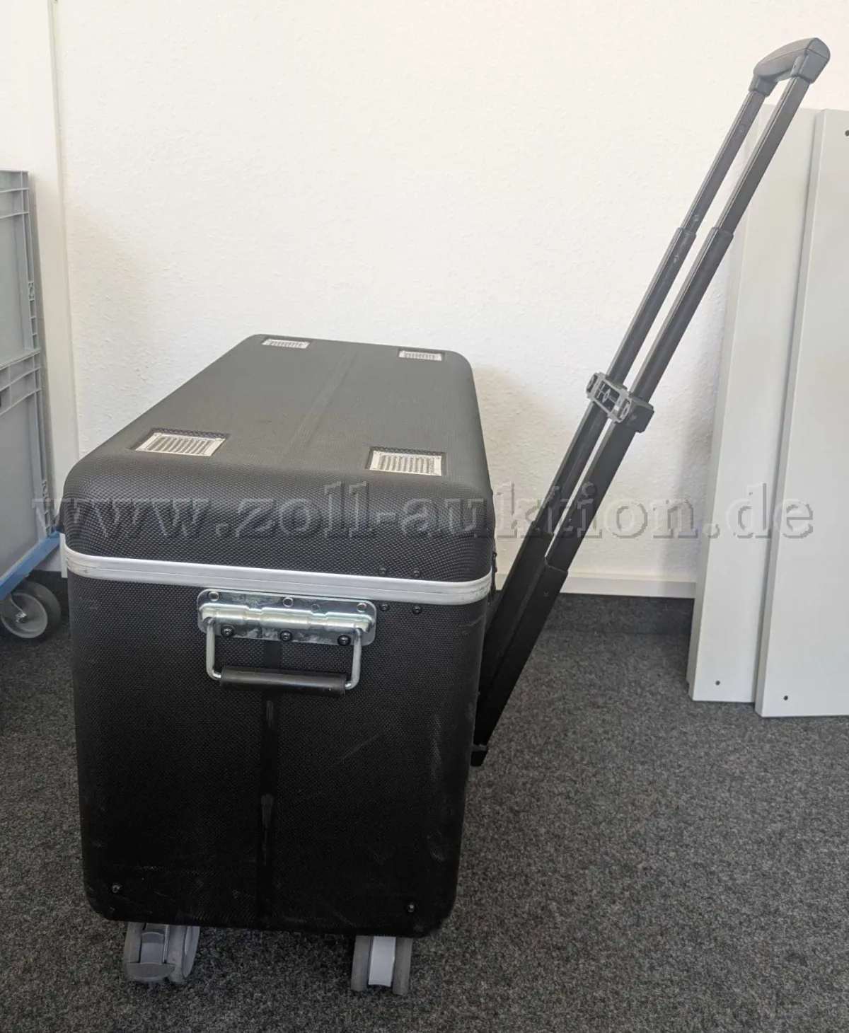 2 Paraproject tablet charging cases