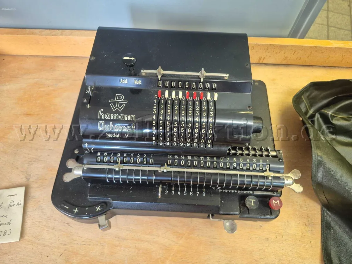 1 machine à calculer Hamann Automat modèle V