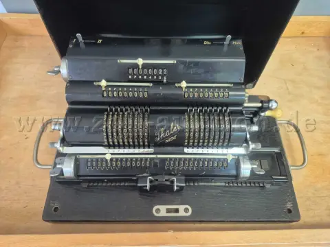 1 machine à calculer Thales Patent