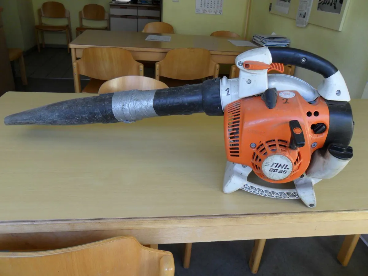 1 Stihl Benzin-Laubbläser BG 86 Blasgerät