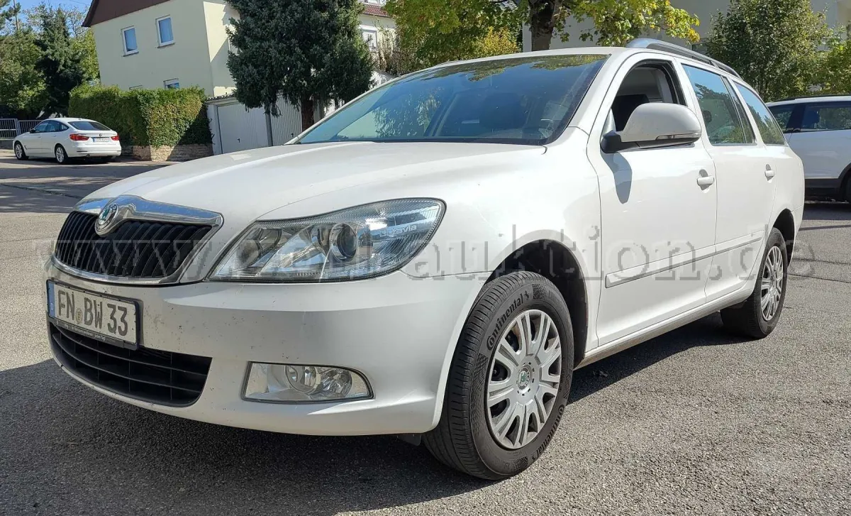1 car Skoda Octavia Combi 1.6 TDI 4x4 Ambiente, defective, drivable