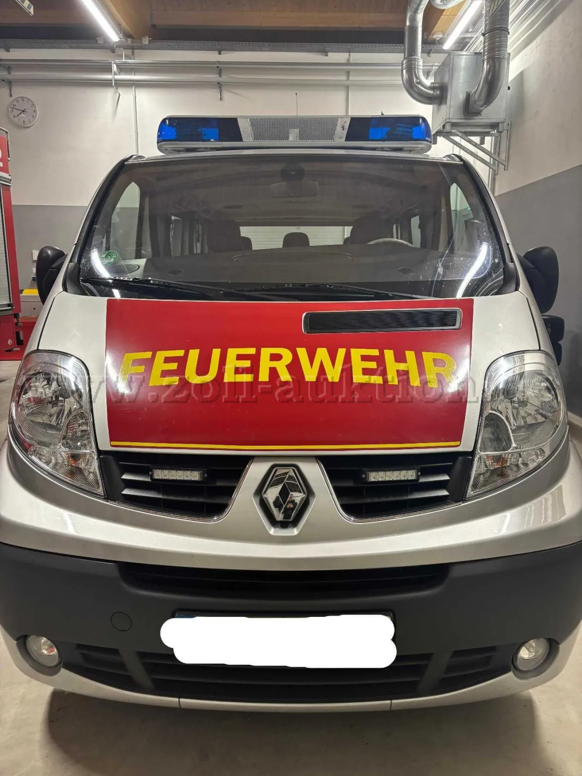 1 Renault Trafic L1H1 – Feuerwehr-MTW – 8-Sitzer – 107 kW – 57.842 km