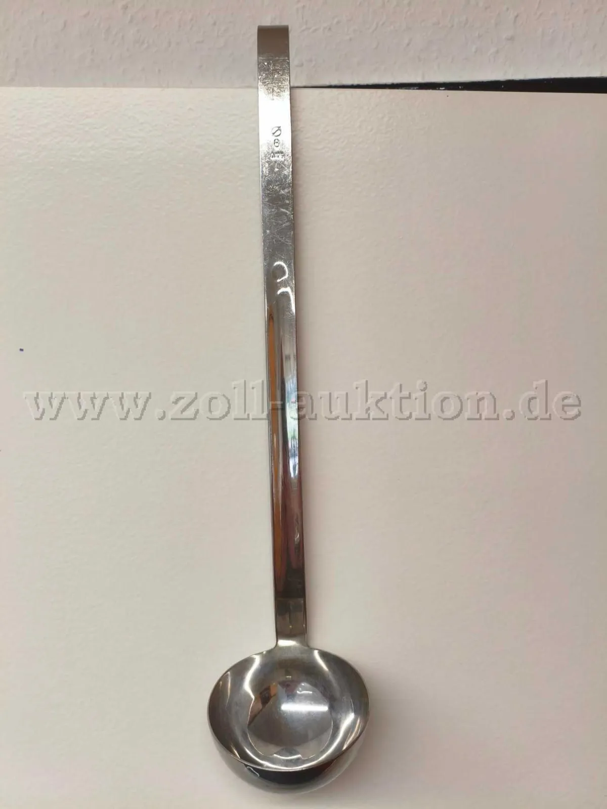 1 as-new, unused ladle / scoop, suitable for gastronomy