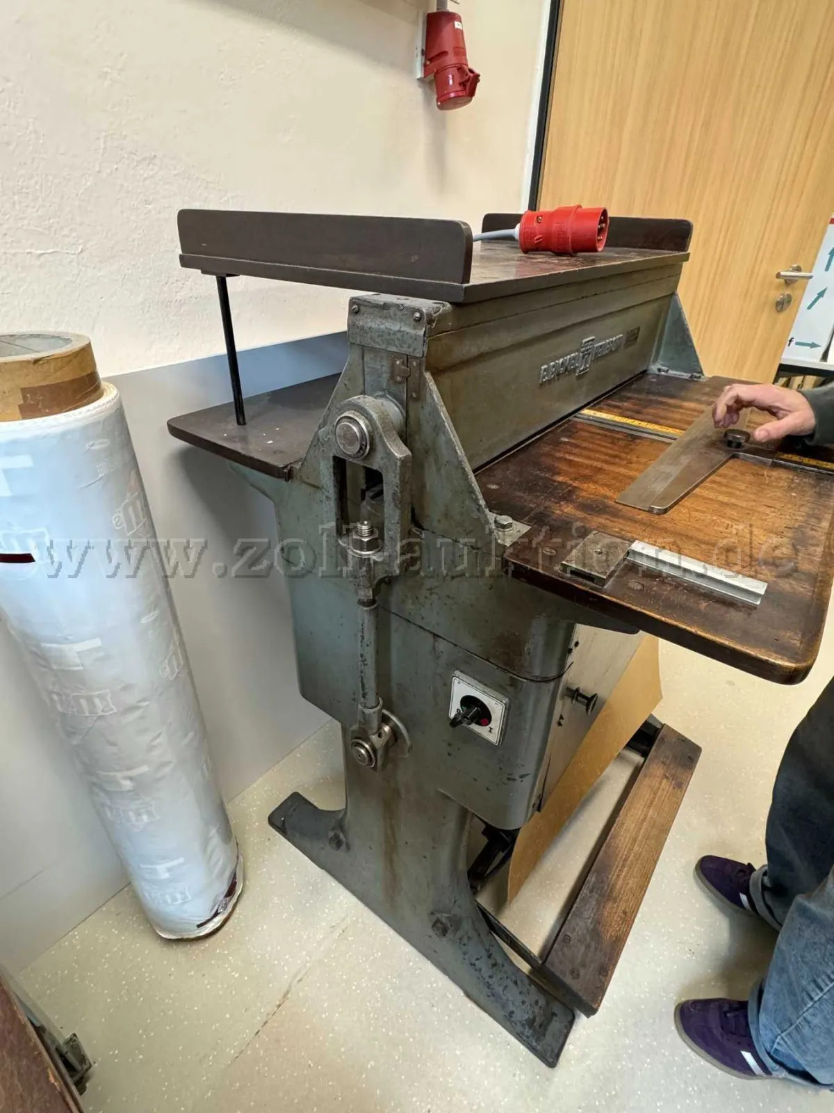 1 E. Bickel creasing and perforating machine (old, used)