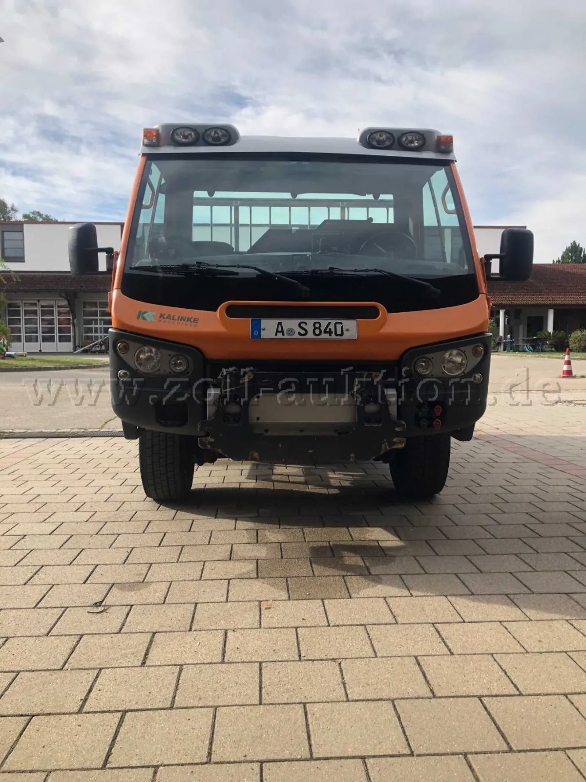 1 AEBI VT 450 z wywrotką / rozsiewaczem i pługiem Vario