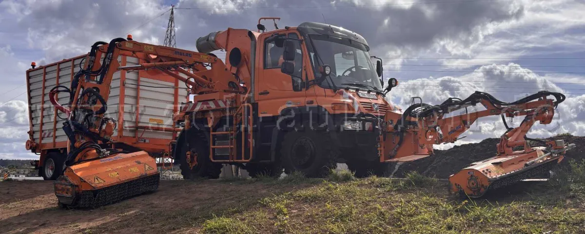 1 maaitrein (Unimog U400 met MULAG maaier en aanhangwagen)