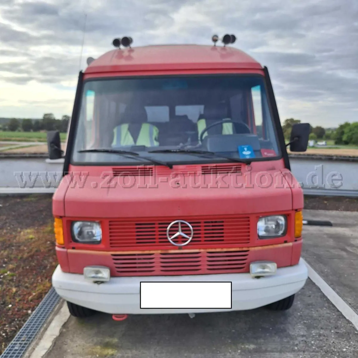 1 Mercedes Benz 208-D-KB as command vehicle