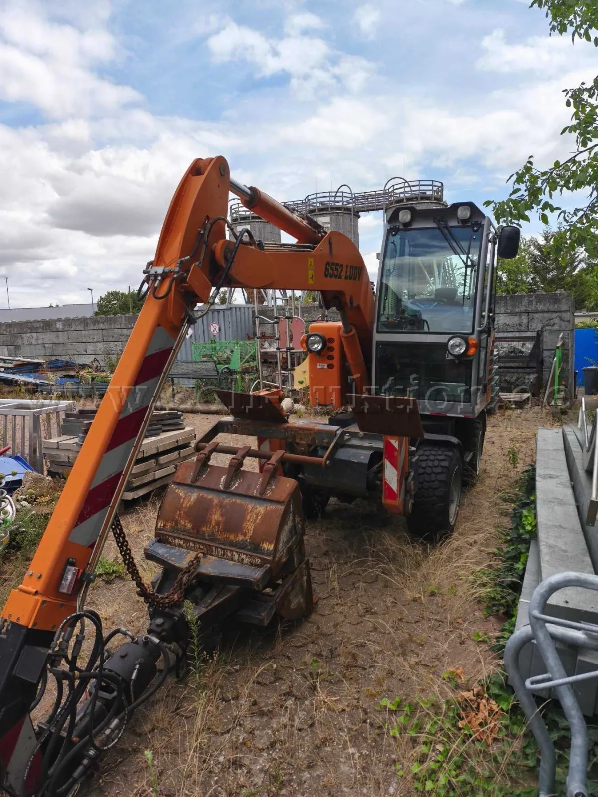 1 BOKI 6552 mobiele graafmachine - rijvaardig