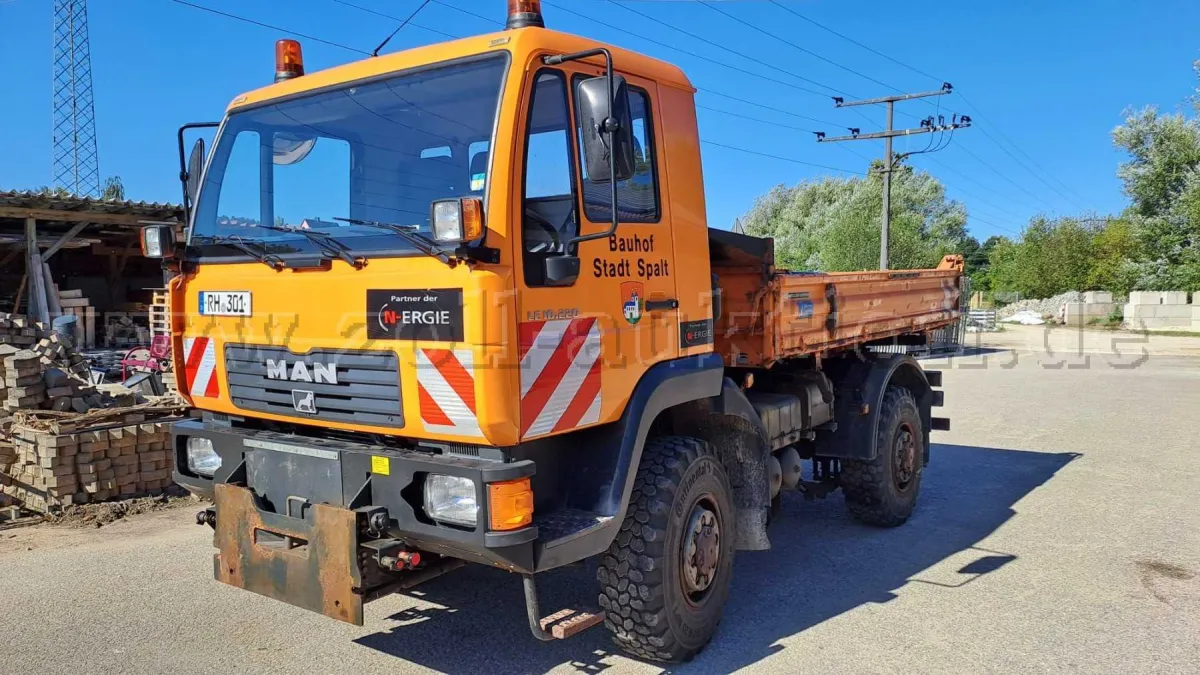 1 truck tipper open box MAN L27