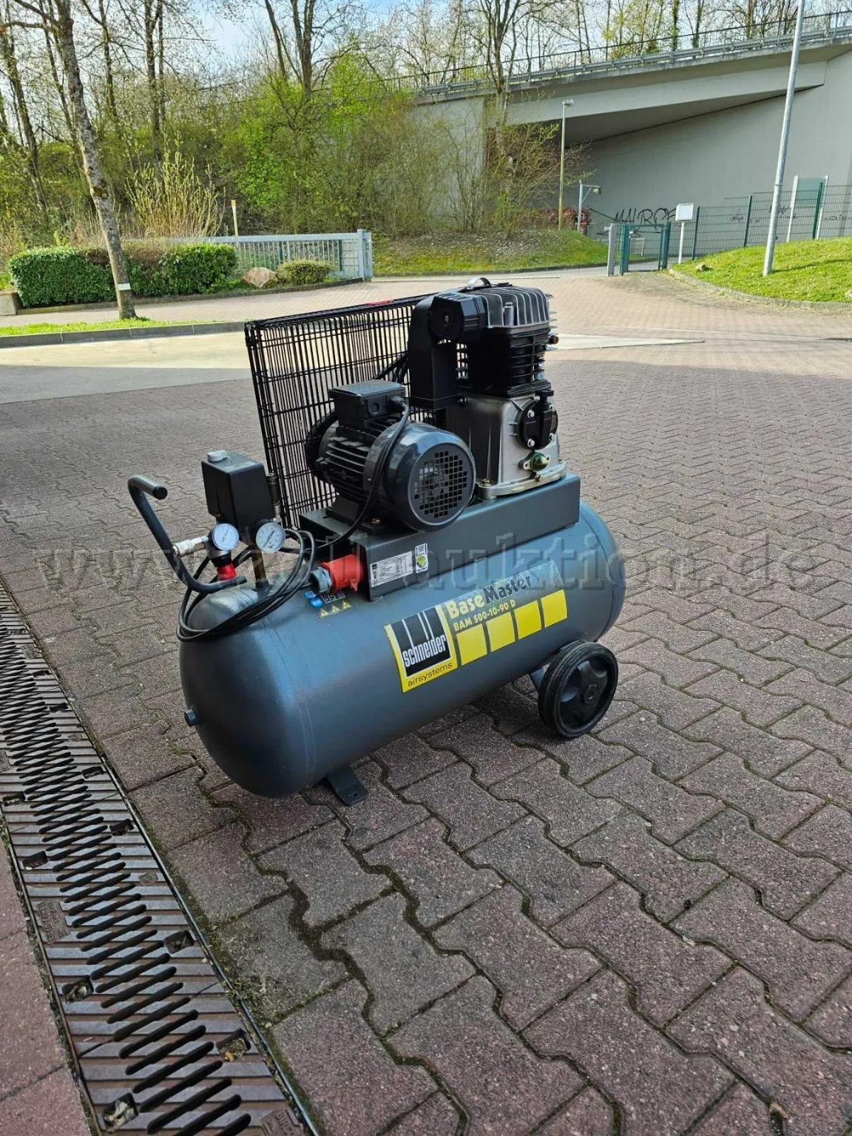 1 Schneider compressor BAM 500-10-90D defective
