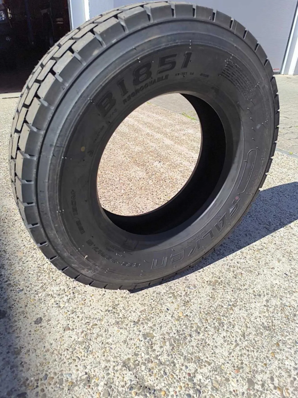 1 Falken Reifen Modell BI851, 235/75 R17.5 132/130M.