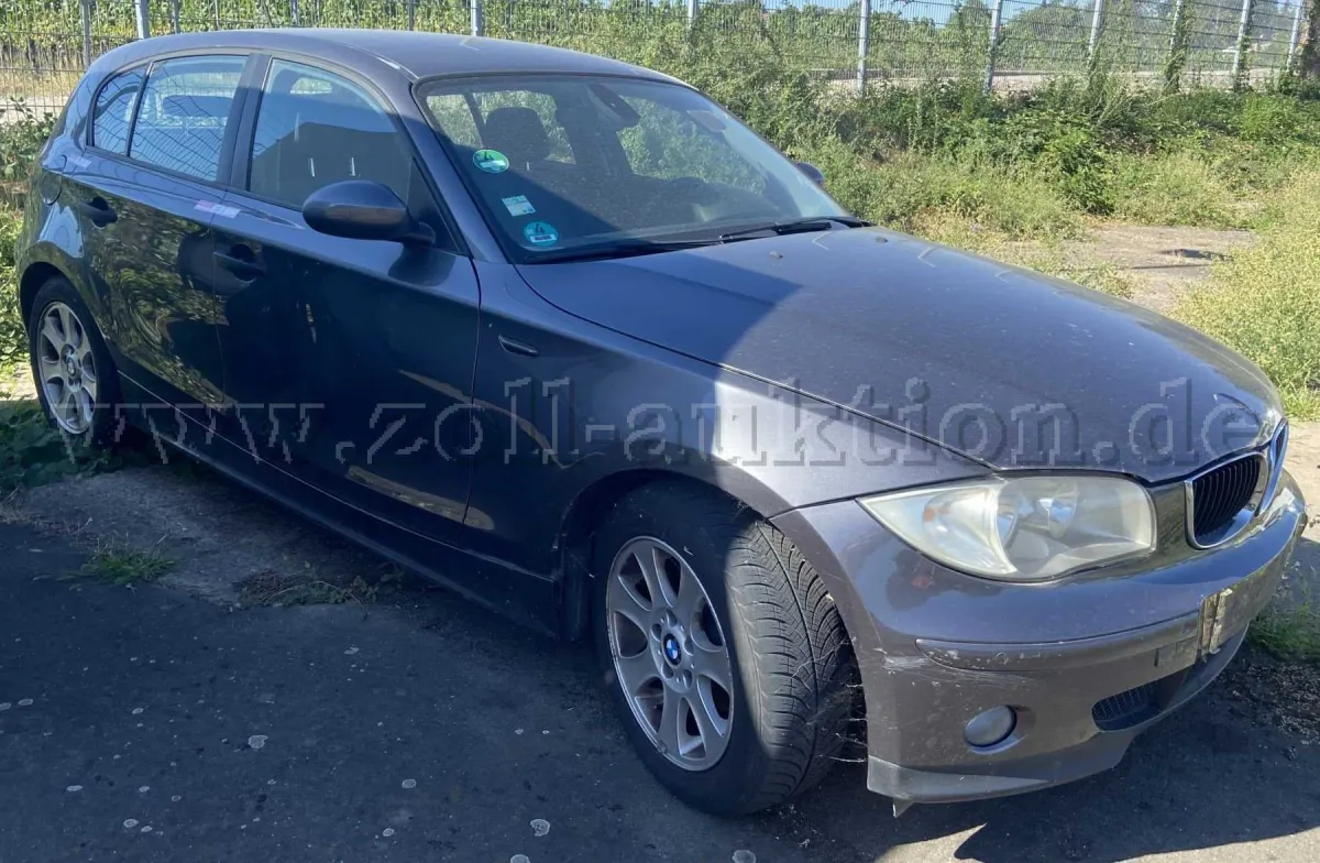 1 BMW 1 Series (BMW 118 I)