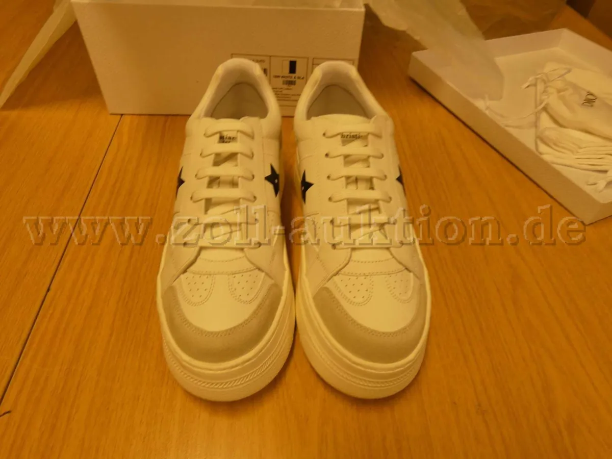 1 paar sneakers Dior, maat 39