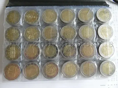 1 Album mit 278 Stück 2 € Münzen;