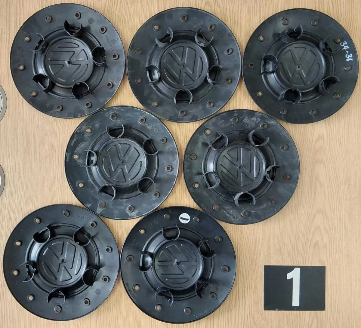 7 Radabdeckungen Volkswagen (Teile-Nr.: 7H0601151B RVB)