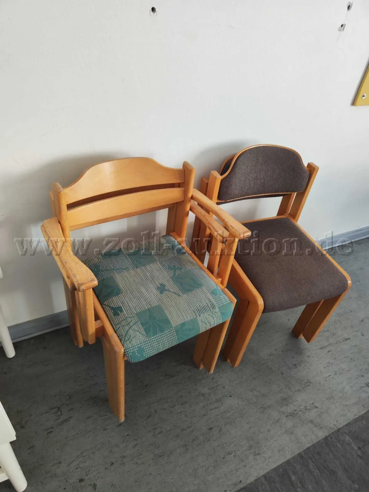 17 chaises différentes