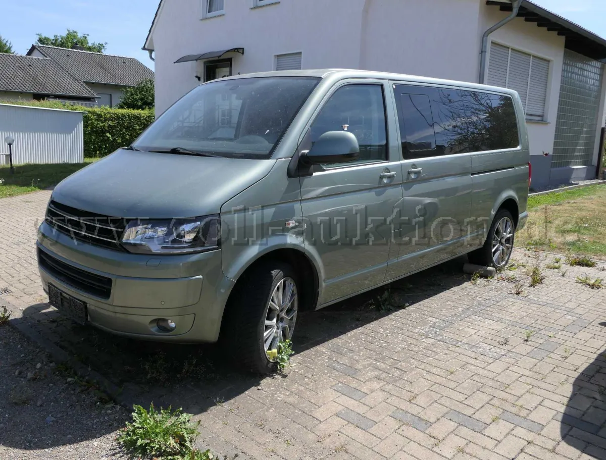 1 Volkswagen Transporter Caravelle Lang DSG 4MOTION Comfortline
