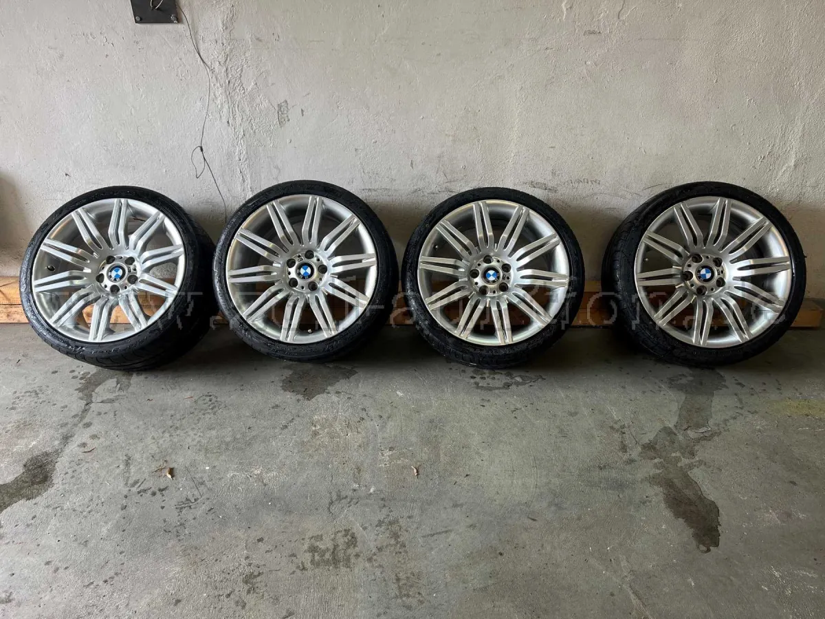 4 originální disky BMW "M172", přední 8,5 J x 19 EH2 IS18, zadní 9,5 J x 19 EH2 IS3