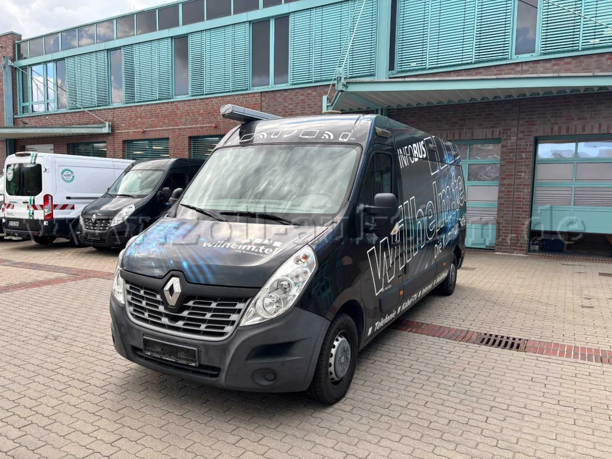1 Renault Master выставочный автомобиль, неисправен (чёрный)