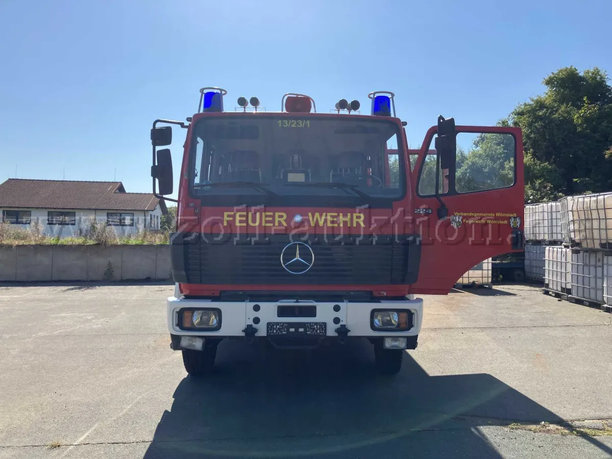 1 Tanklöschfahrzeug TLF 16/25 Daimler-Benz 1222 AF / Ziegler