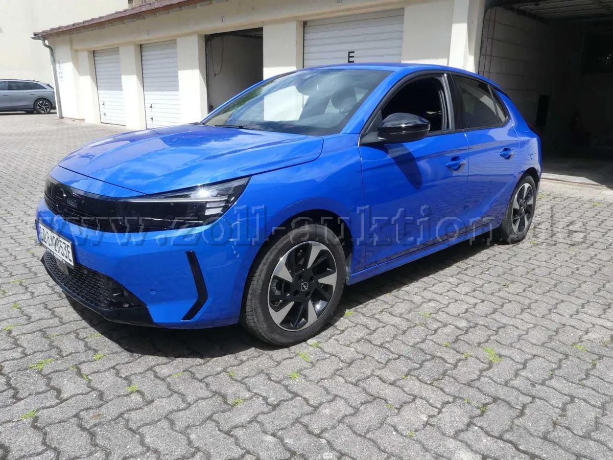 1 Opel Corsa F e GS - BD8-2953E