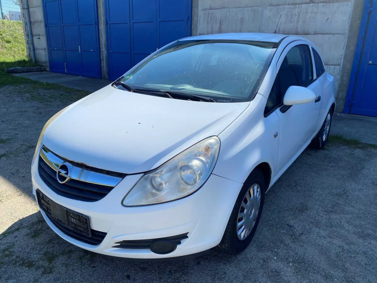 1 Opel Corsa