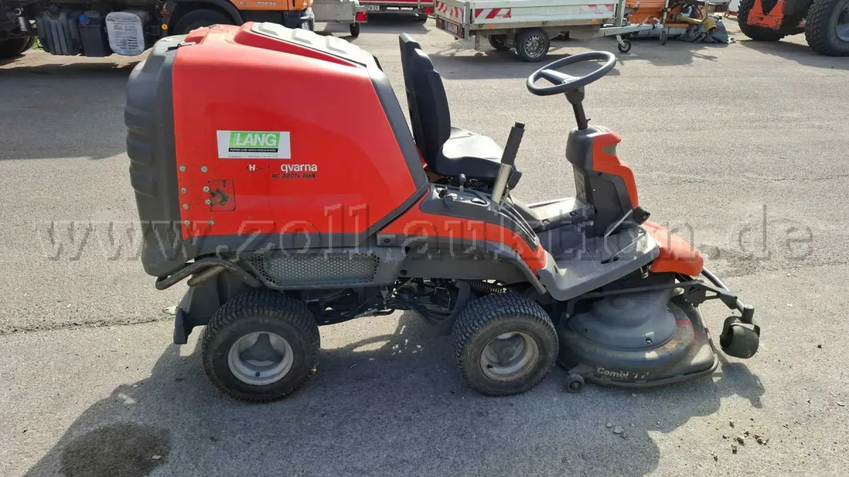 Husqarna RC 320 Ts AWD rid-on sekačka Sekačka pro kutily