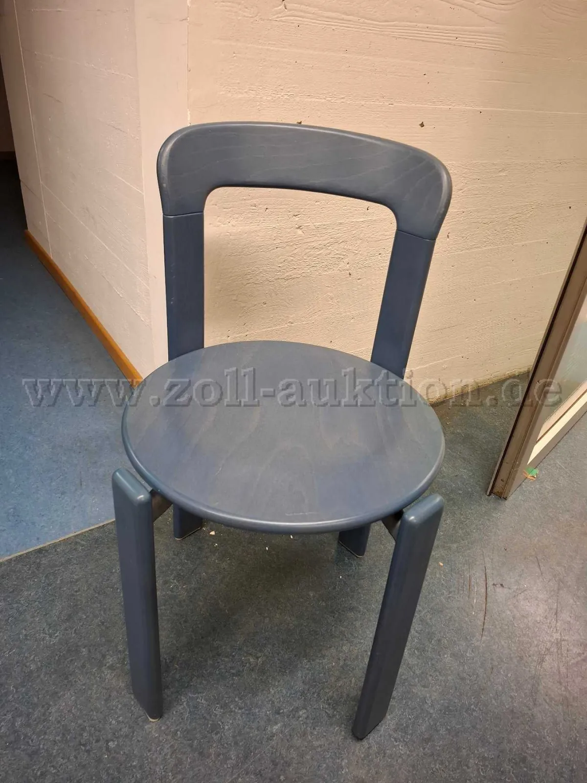 Mobilier de cafétéria – Bruno Rey pour Kusch+Co. – 330 chaises et 75 tables
