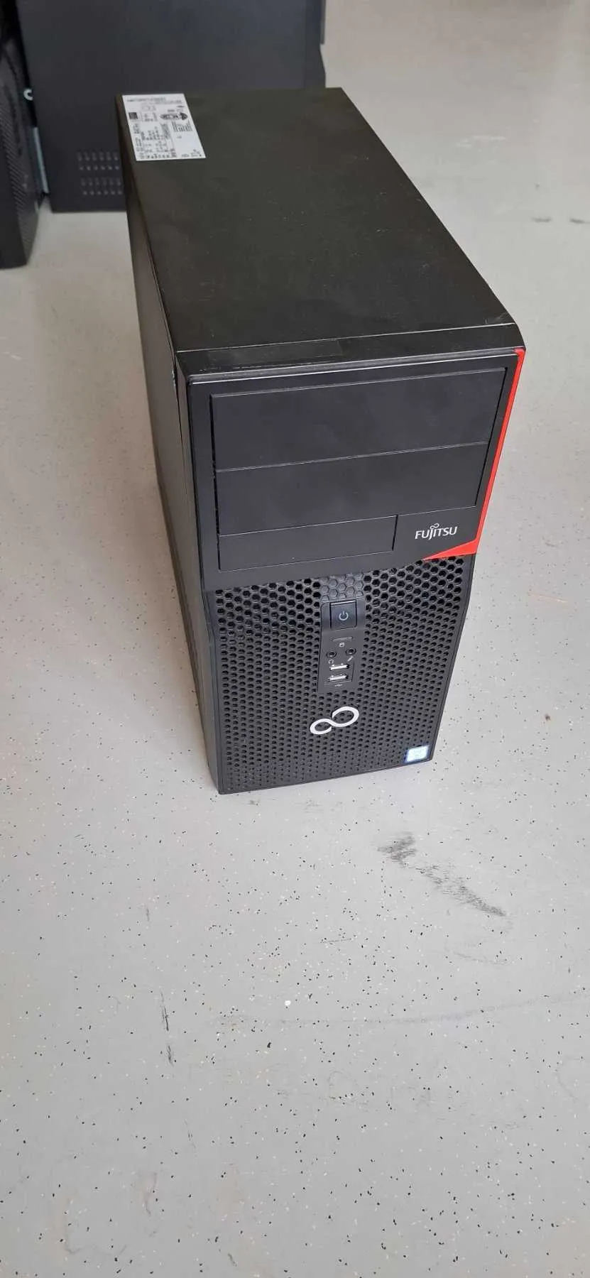 18 Fujitsu Esprimo P556/E 90+ 8GB Ram gebraucht