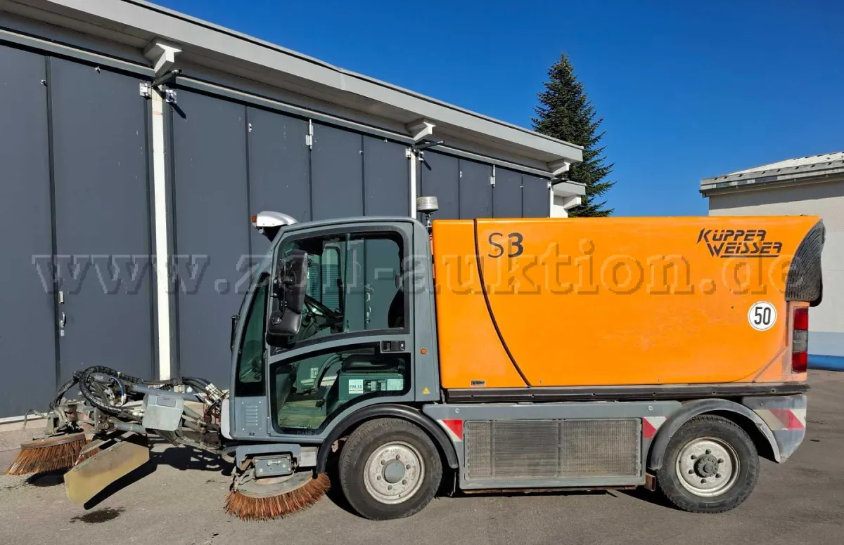 1 compacte veegmachine Boschung/Küpper Weisser S3