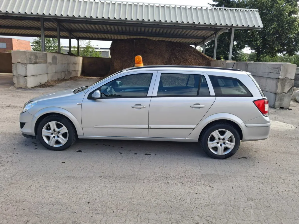 1 Opel Astra универсал