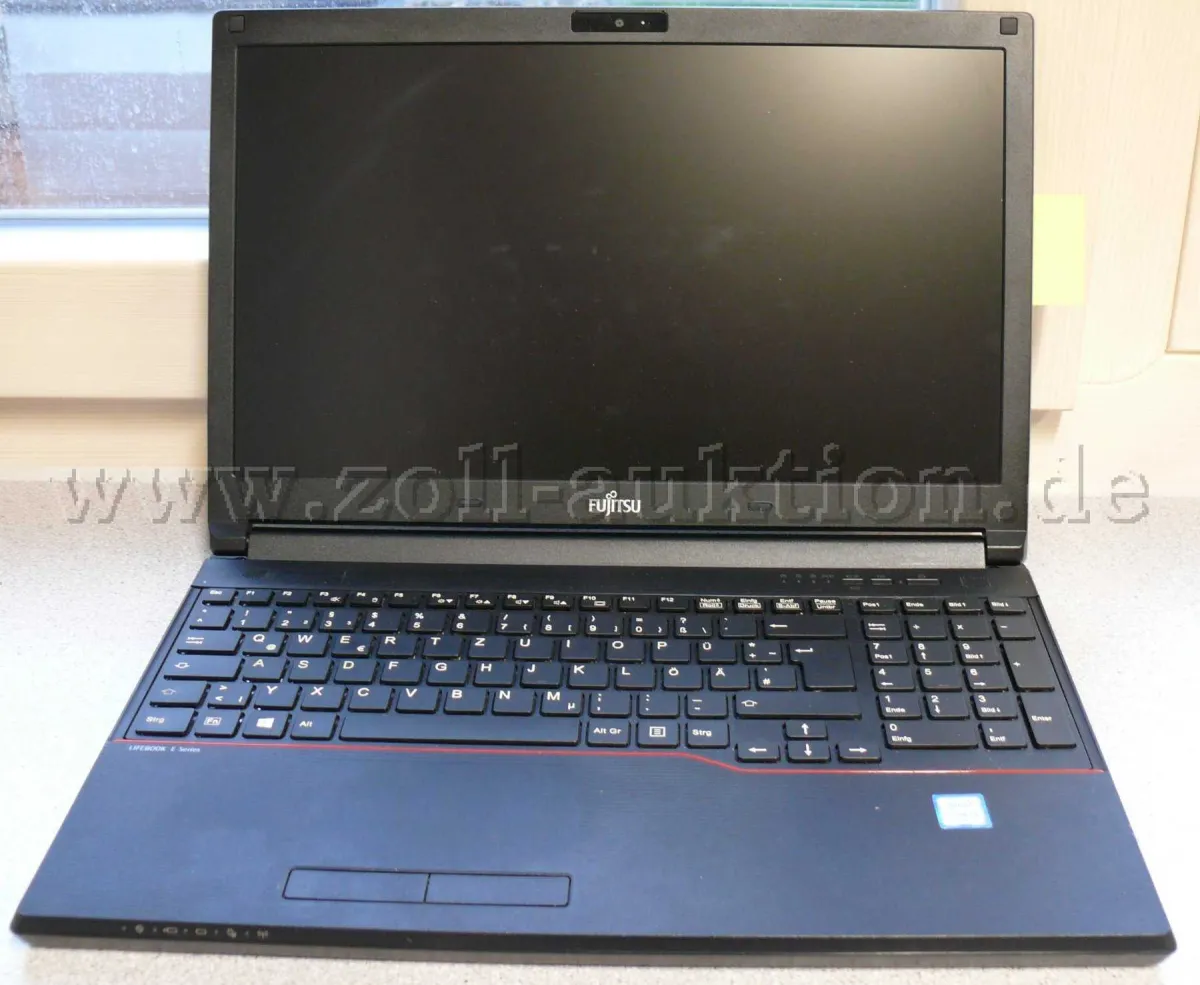 1 notebook "Fujitsu Lifebook E556" - 15,6 palce (39,6 cm)