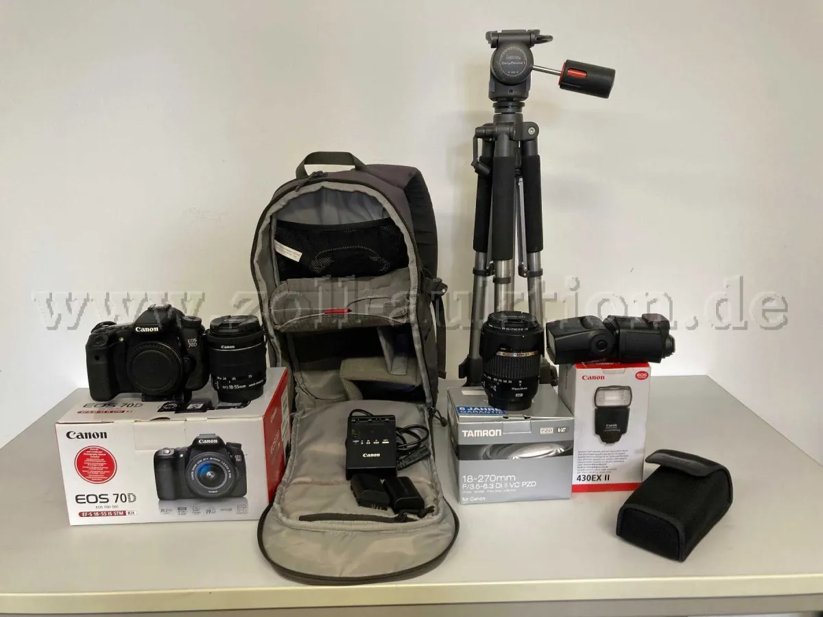 1 Fotoausrüstung Digitalcamera Canon EOS 70D, Objektiv Tamron, Blitzlicht, Stativ