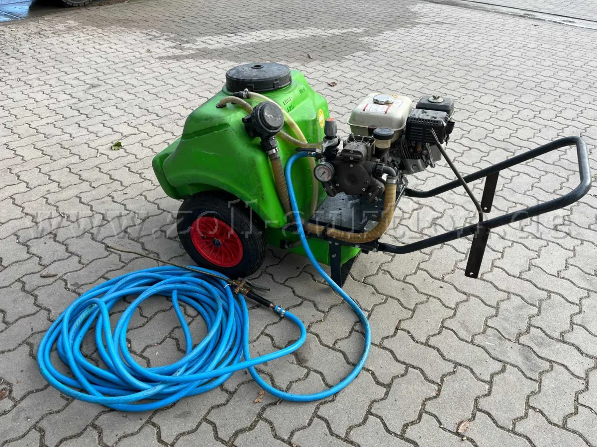 1 тележка-опрыскиватель Unigreen тип CR125P