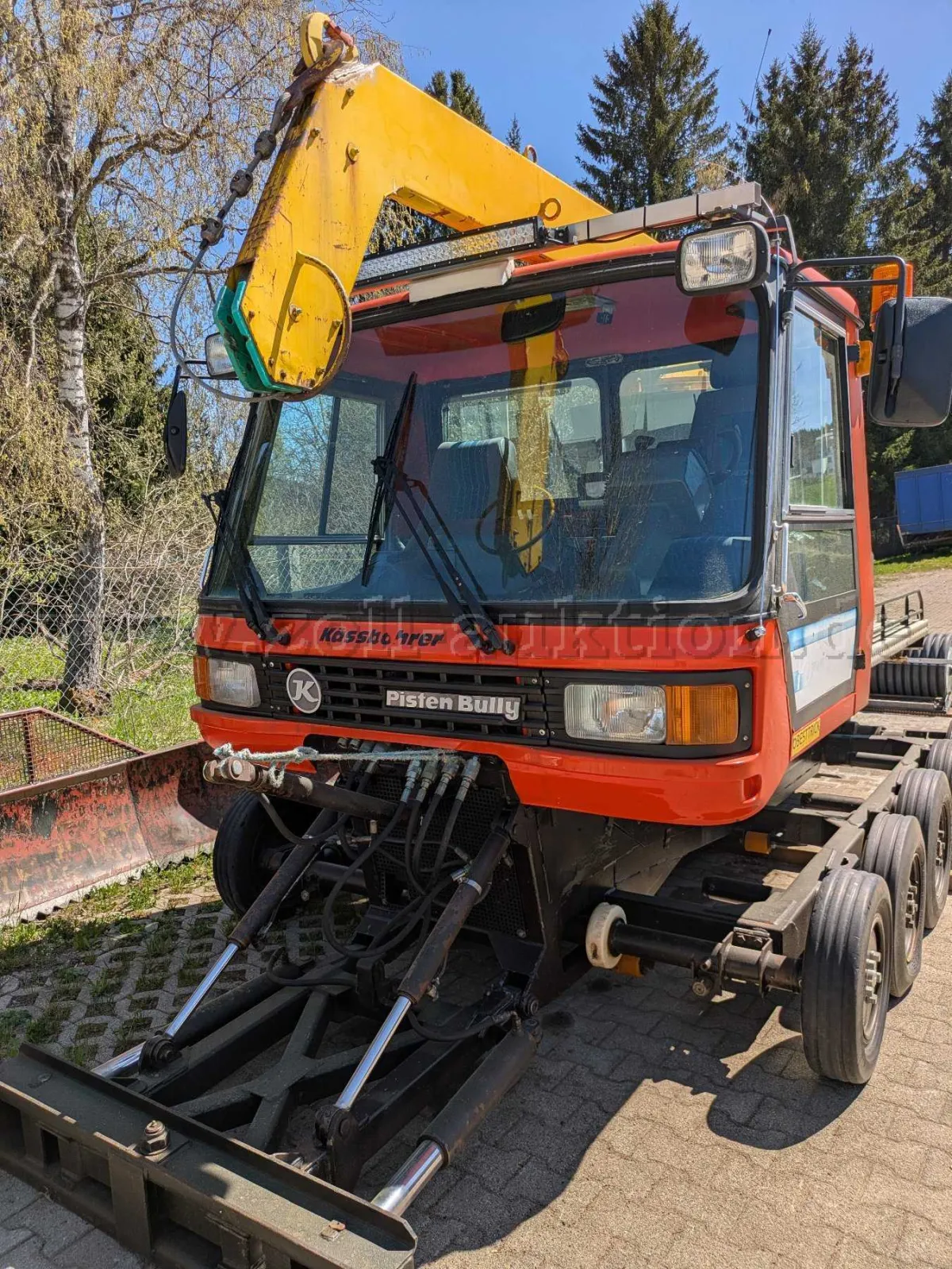 1 dameuse Kässbohrer PB200DW