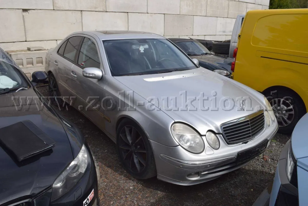 1 Mercedes-Benz E 220 CDI