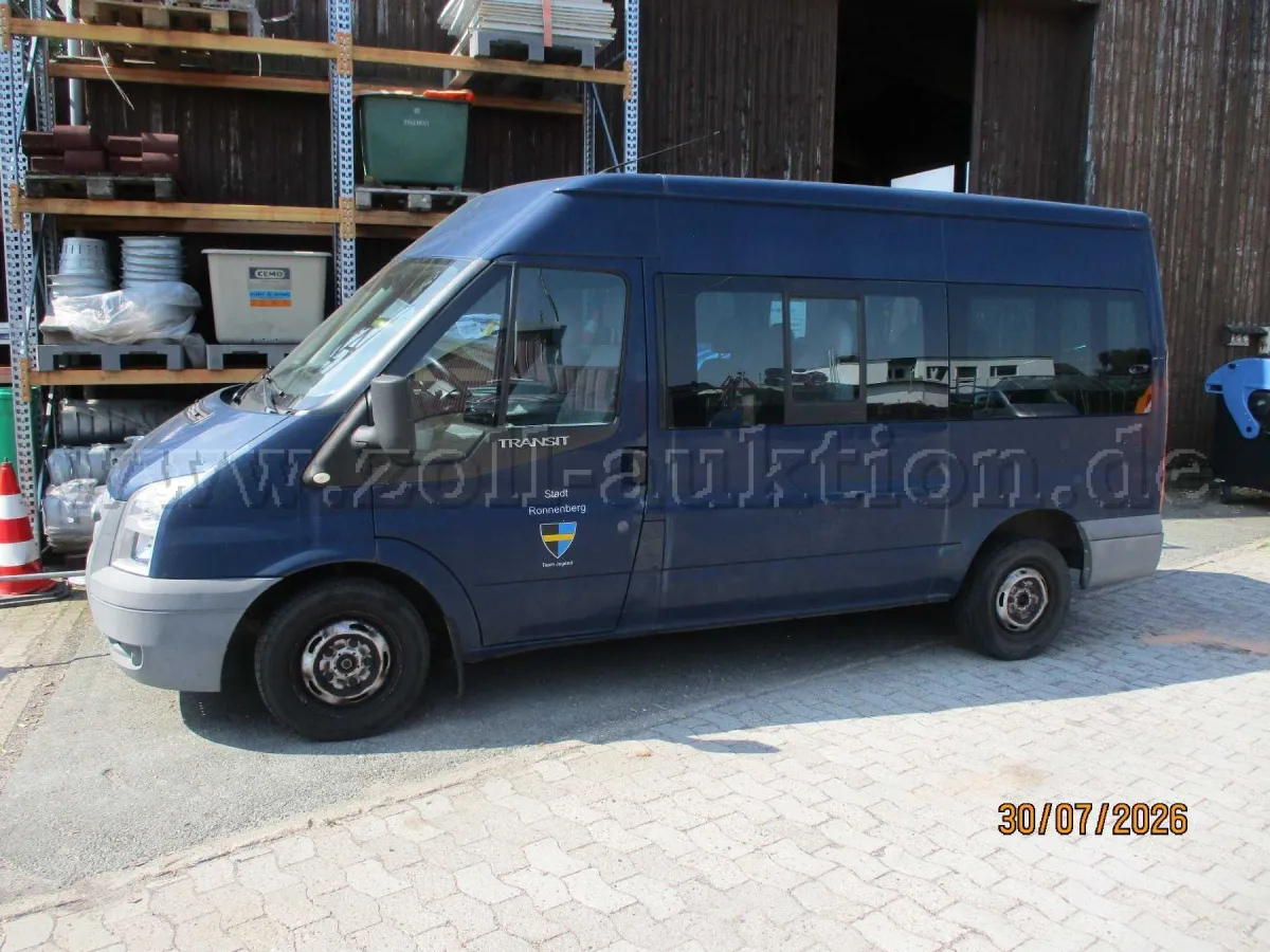 1 Ford Transit, vozidlo pro kutily - poškozený motor