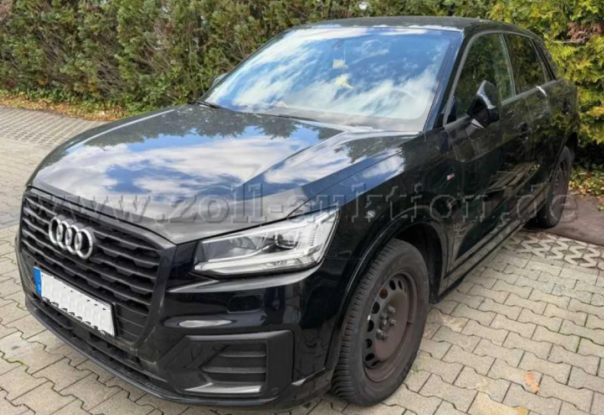 1 Audi Q2 pojazd powypadkowy