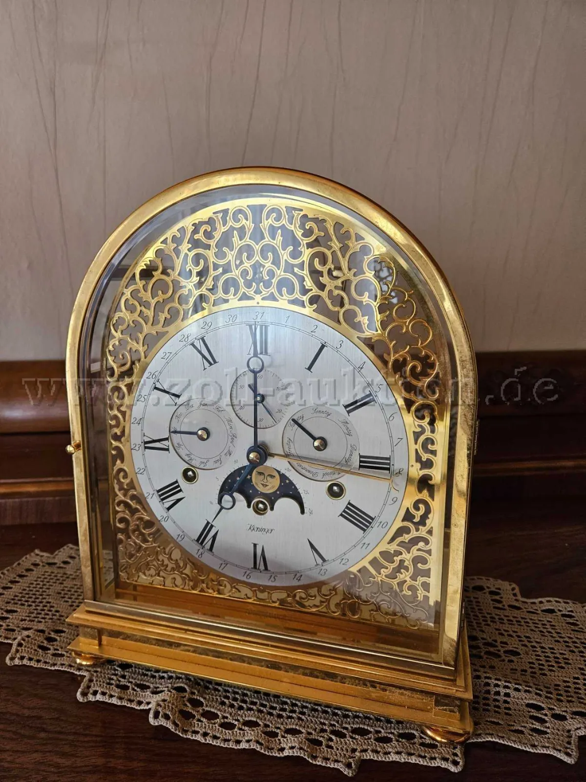 1 Kieninger – pendule de table 1709-06-01 « Kupola »