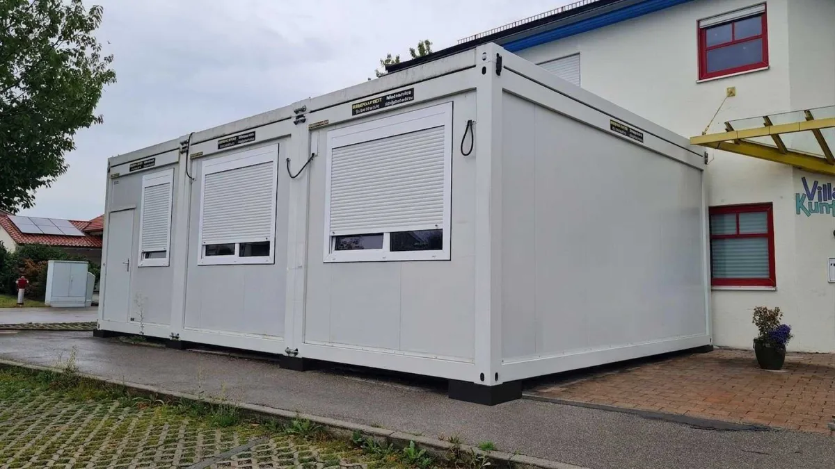 1 EBERHARDT – Module spatial type EURO 100 - Installation de conteneurs KIGA avec trois modules
