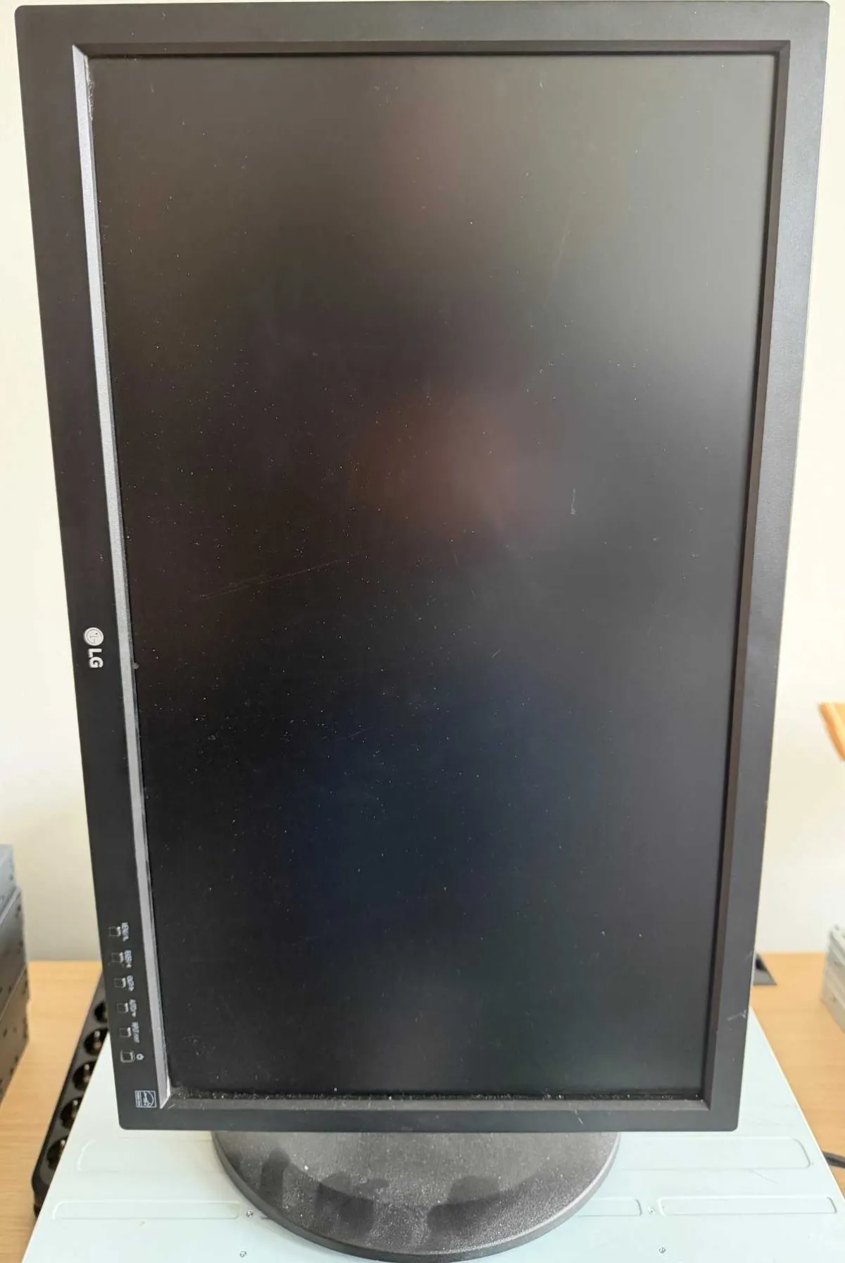 2 LG monitors | 23 inches / 58.42 cm